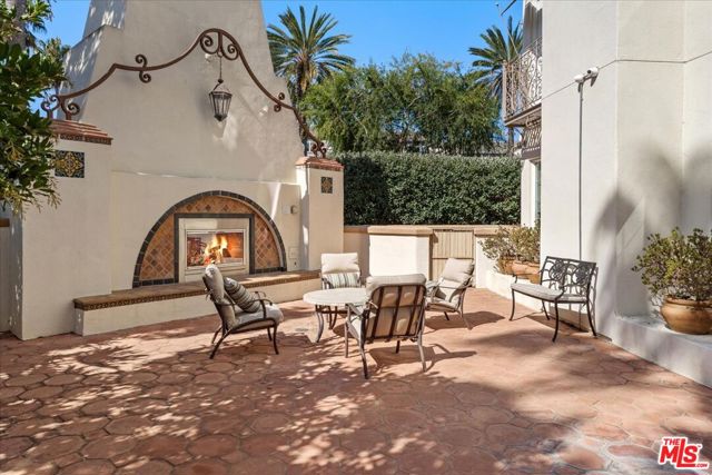 5935 Playa Vista Drive, Playa Vista CA: https://media.crmls.org/mediaz/12b0fd6b-1061-4fe7-94ab-03cbecf125b7.jpg