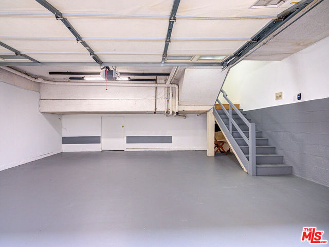 4776 La Villa Marina, Marina del Rey CA: https://media.crmls.org/mediaz/12b1546a-091b-4a24-9f0b-6a6dc5f0fabb.jpg