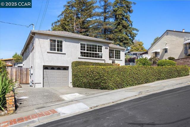 5030 Ray Ave, Castro Valley CA: https://media.crmls.org/mediaz/12b1579c-1be8-4b3a-bc84-392dfe664714.jpg