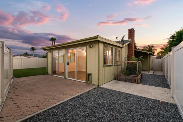 9447 Medina Dr, Santee CA: https://media.crmls.org/mediaz/12b18a10-1376-476b-be48-7765435dfd24.jpg