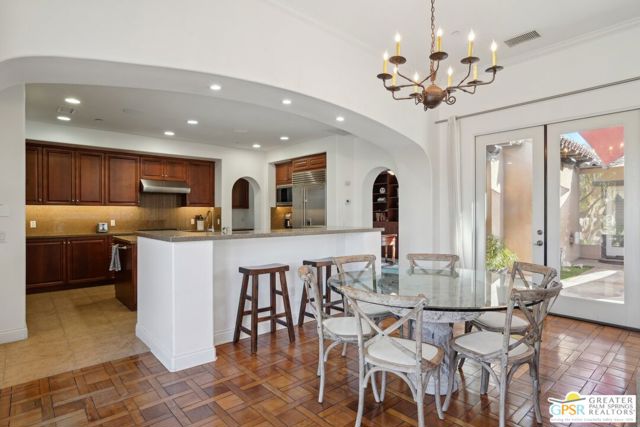 1070 Bella Vista, Palm Springs CA: https://media.crmls.org/mediaz/12b19ca3-32a4-4a22-b974-6d0ffb15eb86.jpg