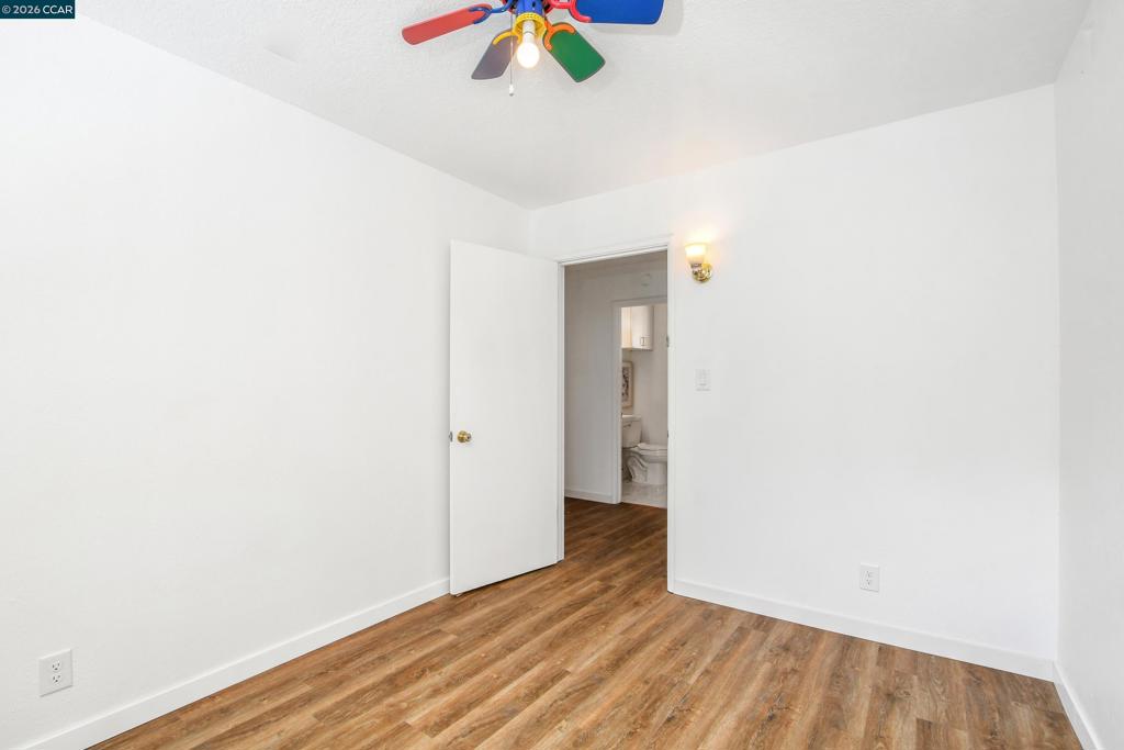 https://media.crmls.org/mediaz/12b1b917-7a08-4d6d-8a01-8c6a5b71b9c7.jpg?preset=X-Large
