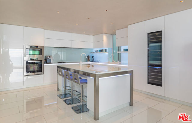 31636 Sea Level Drive, Malibu CA: https://media.crmls.org/mediaz/12b2b6c7-a466-4406-bb06-08972461f6fb.jpg