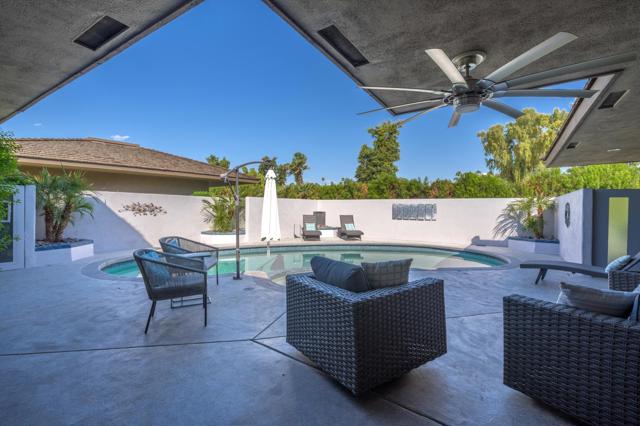 12 Whittier Court, Rancho Mirage CA: https://media.crmls.org/mediaz/12b2eed7-6b4b-4adb-9afb-7155faf7e54b.jpg