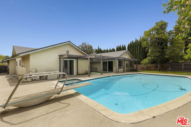 1379 Acapulco Avenue, Simi Valley CA: https://media.crmls.org/mediaz/12b31170-e9cf-4aed-aed6-700dcd704ee5.jpg