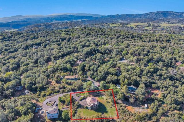 4667 Luneta View Rd, Julian CA: https://media.crmls.org/mediaz/12b31d99-3b86-4b87-82b7-03daa5f49e28.jpg