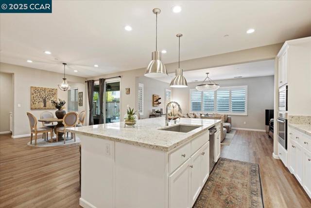 369 Parkfield Way, Oakley CA: https://media.crmls.org/mediaz/12b344d6-8554-4e76-86ca-524a85abf4e3.jpg