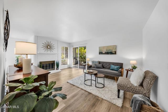 224 Oakleaf Drive, Thousand Oaks CA: https://media.crmls.org/mediaz/12b35dea-9631-4dee-89c0-36c5922ba25e.jpg