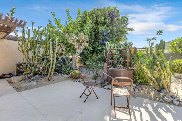 71521 Halgar Road, Rancho Mirage CA: https://media.crmls.org/mediaz/12b3c0ba-9c8b-46e2-880d-68940f518b69.jpg