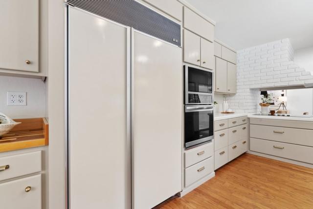 2050 Wooded Glen Drive, Los Altos CA: https://media.crmls.org/mediaz/12b3d892-c38d-4878-8420-10a2841402d4.jpg