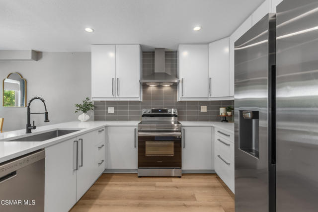 29725 Windsong Lane, Agoura Hills CA: https://media.crmls.org/mediaz/12b4198d-323a-4e22-932b-566123c5c305.jpg