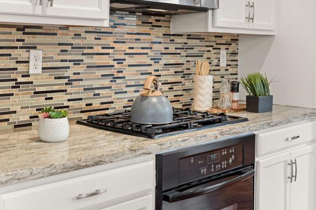 325 Toscana Way, Hayward CA: https://media.crmls.org/mediaz/12b43b9a-9338-43fc-9b29-847229fa52e6.jpg