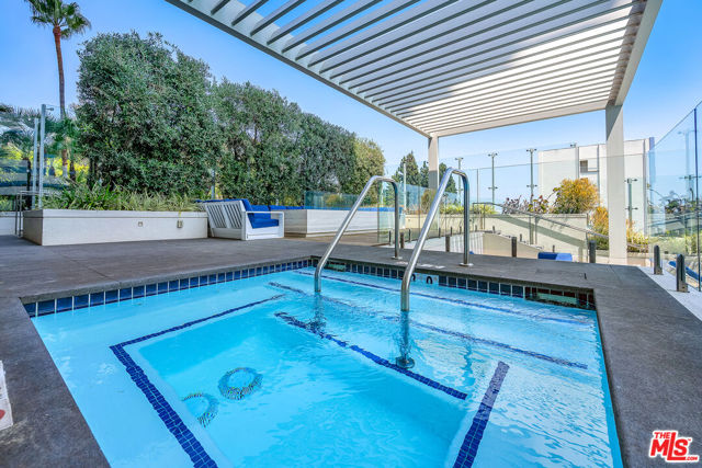 9255 Doheny Road, West Hollywood CA: https://media.crmls.org/mediaz/12b47b6d-403e-4c6c-b013-5788aec67d5a.jpg
