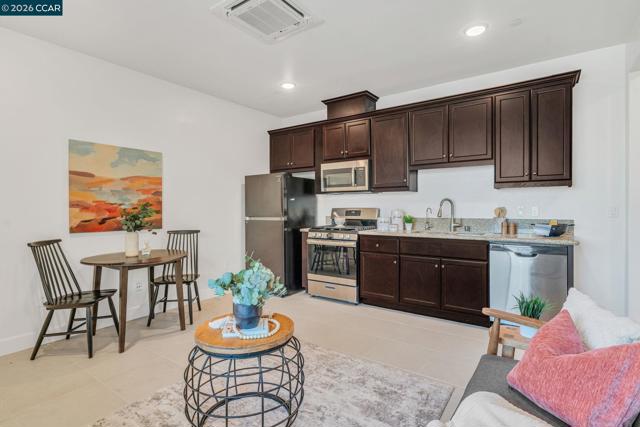 1553 S Perkins Place, Mountain House CA: https://media.crmls.org/mediaz/12b490bd-4c8b-4425-b46d-9ecb0bc81051.jpg