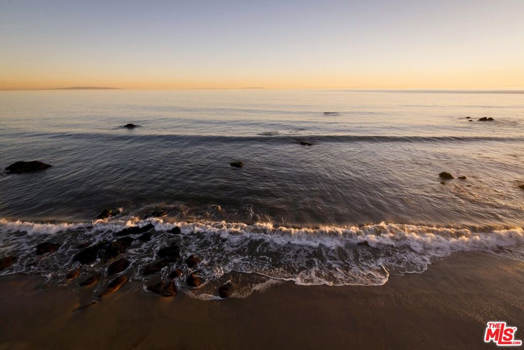 https://media.crmls.org/mediaz/12b4bca6-e6b9-4eda-8835-895cc098b7c6.jpg?preset=X-Large