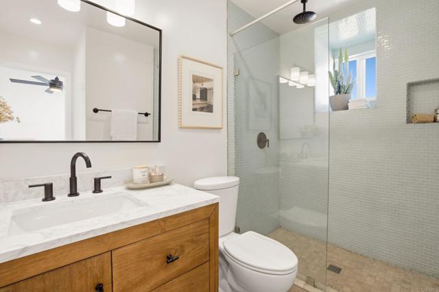 Detail Gallery Image 12 of 14 For 5027 Santa Monica Ave #B,  San Diego,  CA 92107 - 3 Beds | 2/1 Baths