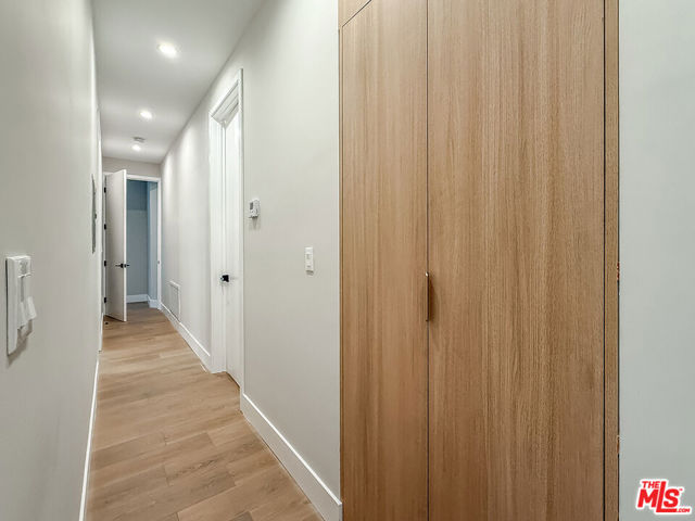150 N Arnaz Drive, Beverly Hills CA: https://media.crmls.org/mediaz/12b53f22-ea27-491e-9fbe-44c10ec9f013.jpg