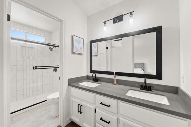 6431 Canyon Creek Way, Elk Grove CA: https://media.crmls.org/mediaz/12b5a931-8d98-49dc-8a41-0e670f098437.jpg