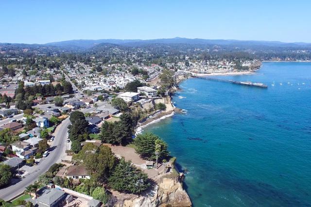 4380 Diamond Street, Capitola CA: https://media.crmls.org/mediaz/12b63388-1837-424f-b9b1-a5bdff37cf6c.jpg