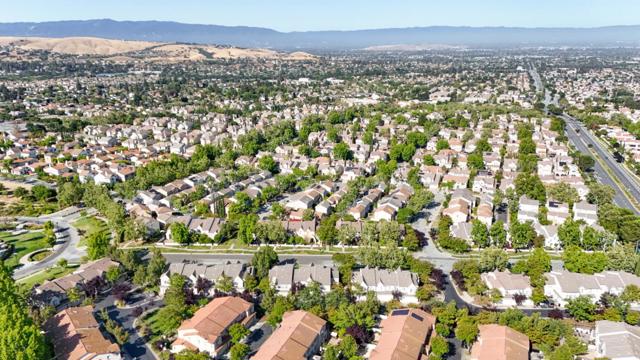 3948 Mosher Drive, San Jose CA: https://media.crmls.org/mediaz/12b640e7-75ca-439e-b95e-46d5ea6da384.jpg