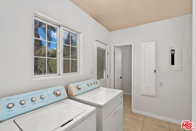 5159 Sophia Avenue, Encino CA: https://media.crmls.org/mediaz/12b6dcbb-45f9-4d0c-99c8-c8b2eb5e6c68.jpg