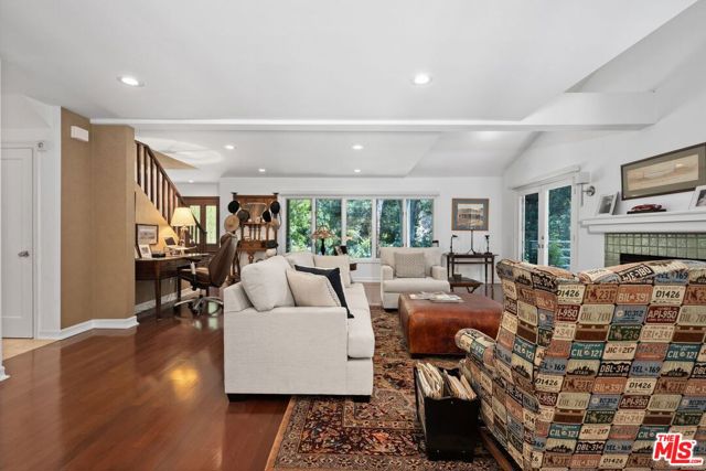 24753 Mulholland Highway, Calabasas CA: https://media.crmls.org/mediaz/12b71c65-fac8-4311-b00f-185efc2aea10.jpg