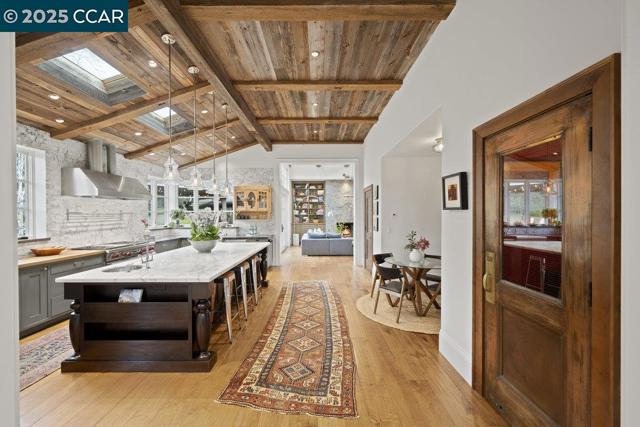 15 Cascade Ln, Orinda CA: https://media.crmls.org/mediaz/12b7456e-b134-4443-a197-02476ed0fa0b.jpg