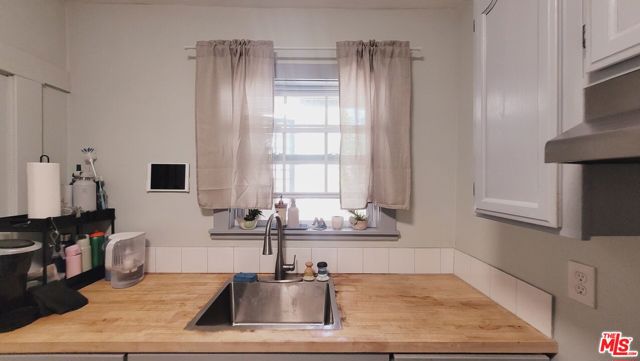 5409 Russell Avenue, Los Angeles CA: https://media.crmls.org/mediaz/12b7b58f-87ef-4f34-ac8f-d3c91f5d4bad.jpg