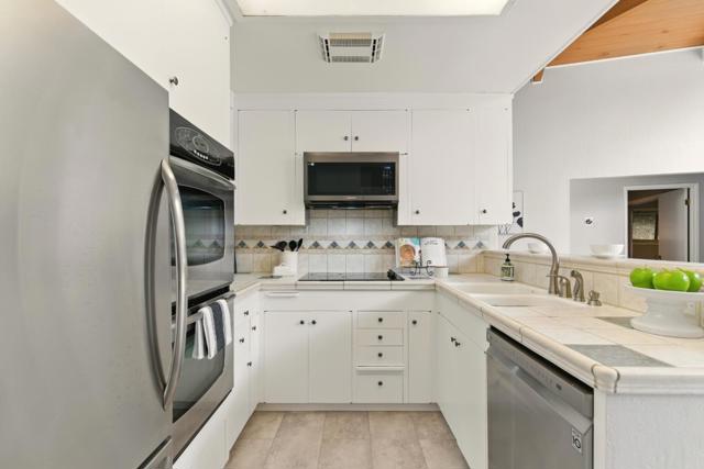 18009 Laird Court, Castro Valley CA: https://media.crmls.org/mediaz/12b80be0-d2ab-4d1e-96f5-790563284fcb.jpg