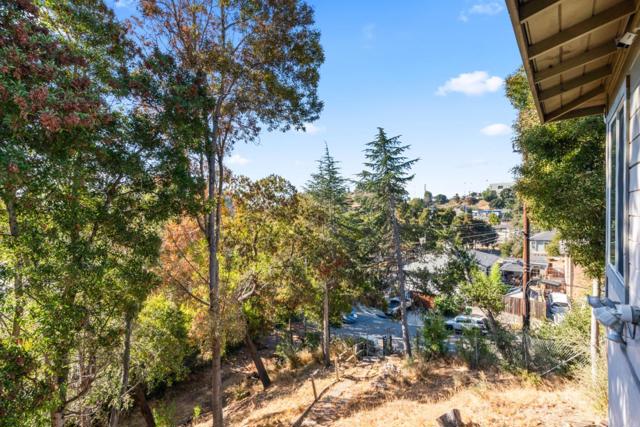 9560 Alcala Avenue, Oakland CA: https://media.crmls.org/mediaz/12b86937-7eaa-416a-8d8c-f0bdd901c560.jpg