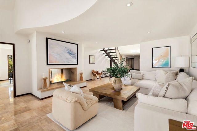 7221 Birdview Avenue, Malibu CA: https://media.crmls.org/mediaz/12b89cc6-f7c3-47f8-9523-7dac3b12ebcb.jpg