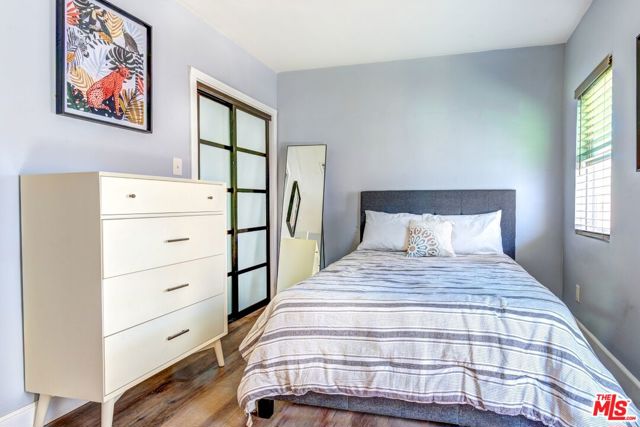 9001 S 5TH Avenue, Inglewood CA: https://media.crmls.org/mediaz/12b90581-57b5-4127-a6aa-01d353847524.jpg