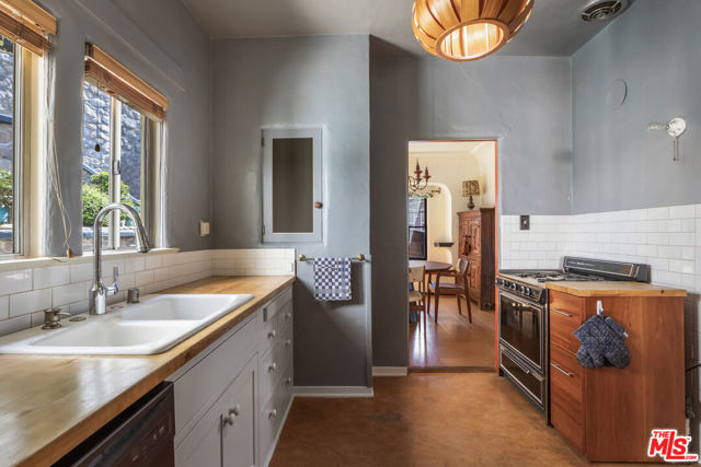 3526 Griffin Avenue, Los Angeles CA: https://media.crmls.org/mediaz/12b9c5db-a893-4059-ae86-7ed143b58b54.jpg