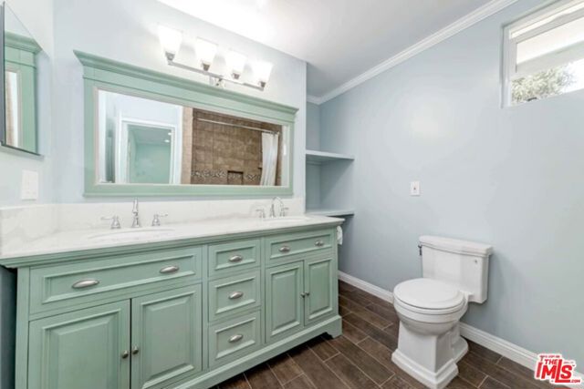 1726 W 37th Place, Los Angeles CA: https://media.crmls.org/mediaz/12ba339d-6061-4f01-824e-1eea0d86f269.jpg