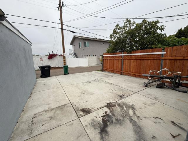 4384 Clairemont Dr, San Diego CA: https://media.crmls.org/mediaz/12ba8a97-a258-4cd7-9cbc-f74b5e364de0.jpg
