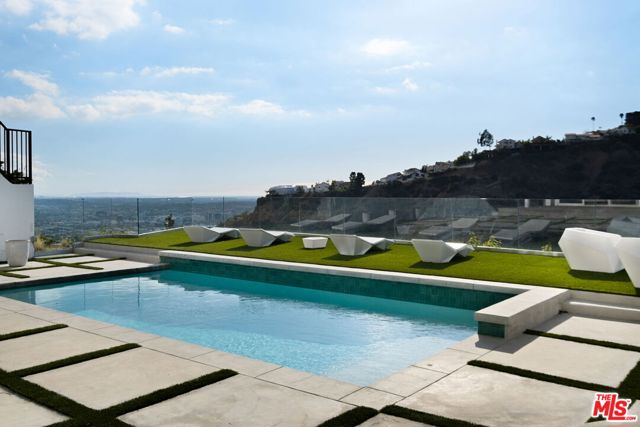 7868 Electra Drive, Los Angeles CA: https://media.crmls.org/mediaz/12ba98ec-a137-4e47-b5fd-1e1149f11237.jpg