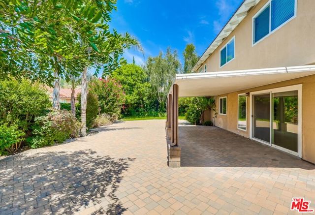 687 Mount Carmel Drive, Claremont CA: https://media.crmls.org/mediaz/12babac4-fc44-438e-a3da-7409f6f343f0.jpg