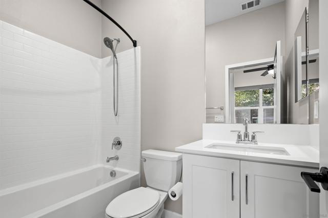 1951 Pavilion Lane, Chula Vista CA: https://media.crmls.org/mediaz/12bb93fb-dfef-4d2c-9dab-21e55dd4edbc.jpg