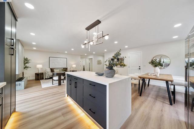 31314 San Andreas Dr, Union City CA: https://media.crmls.org/mediaz/12bba37e-07ec-4d8d-88da-e3a90e0c6929.jpg