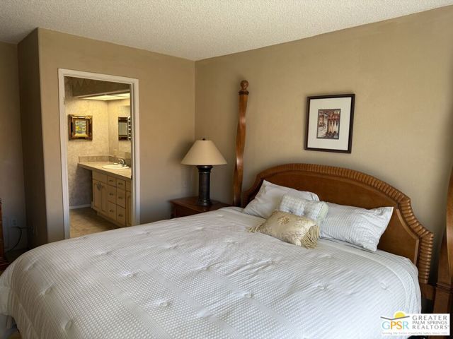 64670 Pinehurst Circle, Desert Hot Springs CA: https://media.crmls.org/mediaz/12bba55b-224e-4313-9c9c-d6bfd191bce7.jpg