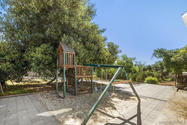 8545 Gardena Rd, Lakeside CA: https://media.crmls.org/mediaz/12bbd6fe-44b2-4077-a88e-11a5d6f0ee1a.jpg