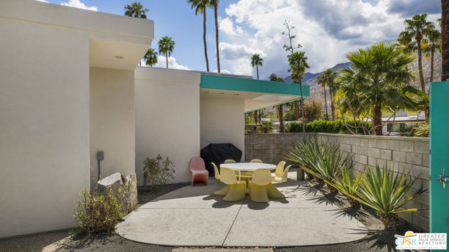 780 S Palo Verde Avenue, Palm Springs CA: https://media.crmls.org/mediaz/12bbdde9-3b16-4b3a-9db6-cf4b5a577a6b.jpg