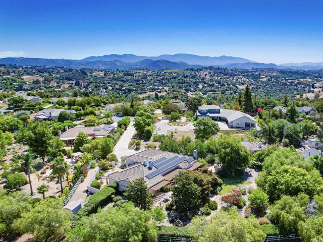 1495 Meredith Road, Fallbrook CA: https://media.crmls.org/mediaz/12bc9ef2-768b-4833-aa51-3beee7b92731.jpg