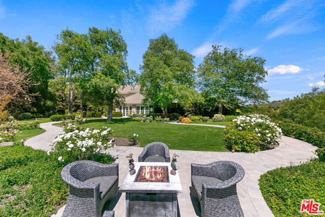 13418 Nightsky Drive, Camarillo CA: https://media.crmls.org/mediaz/12bd7d40-90b7-44bd-9535-f320359f8018.jpg