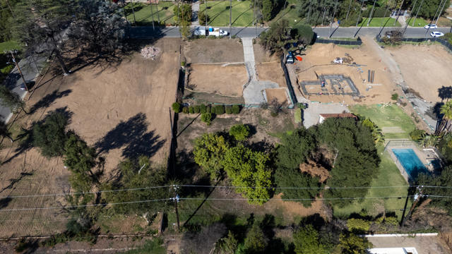 1660 Homewood Drive, Altadena CA: https://media.crmls.org/mediaz/12bd8d46-3a15-48e7-a37e-400141be2c7c.jpg