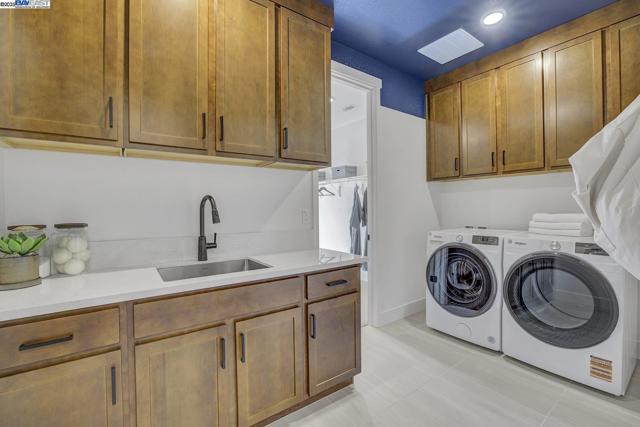 319 W Calabria Drive, Mountain House CA: https://media.crmls.org/mediaz/12be1461-ff19-433f-b3c0-dd921b2667c9.jpg