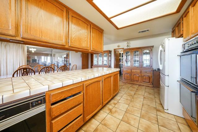 1250 E Old Julian Highway, Ramona CA: https://media.crmls.org/mediaz/12be2d4e-d864-44c8-acb1-23918bbd2eca.jpg