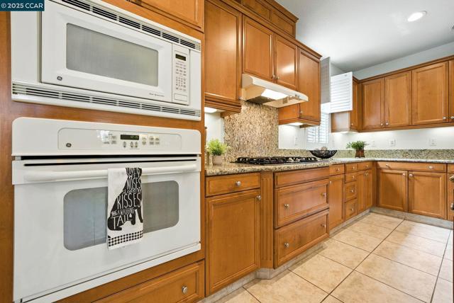 630 Oscar St, Vallejo CA: https://media.crmls.org/mediaz/12be57bd-fa07-43f4-8cda-710b78859145.jpg