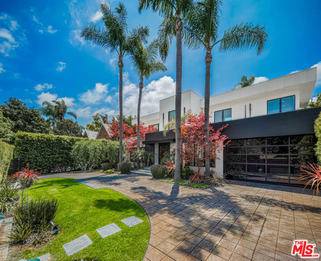 511 N Rexford Drive, Beverly Hills CA: https://media.crmls.org/mediaz/12be9784-1724-485c-9b78-406dc39e62e5.jpg