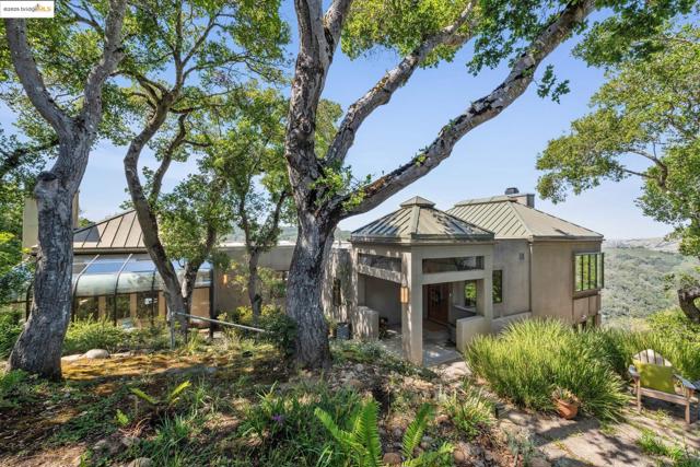 12688 Brookpark Road, Oakland CA: https://media.crmls.org/mediaz/12bf07f6-48e9-49b7-a92e-fa632e88c573.jpg